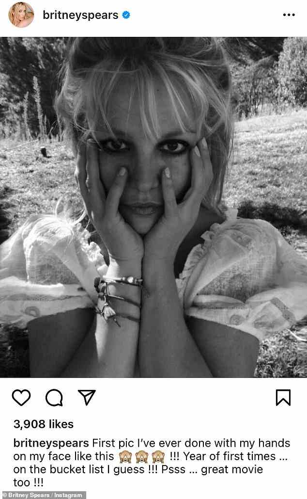 Falsch erinnert?  Die Fans von Britney Spears kritisierten eine Bildunterschrift, die die Sängerin unter einer Reihe neuer Instagram-Fotos machte, auf denen sie sagte, sie habe nie mit den Händen vor dem Gesicht posiert