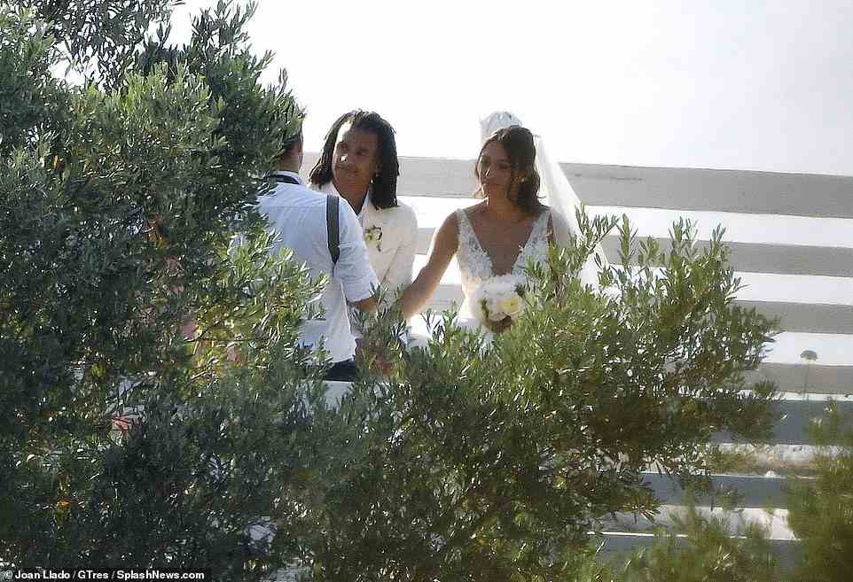 Der niederländische Verteidiger Nathan Ake, 27, heiratete seine glamouröse Braut Kaylee Ramman, ebenfalls Niederländerin, am exklusiven Strandhochzeitsort in Son Marroig, einem exklusiven Landgut im Nordwesten Mallorcas