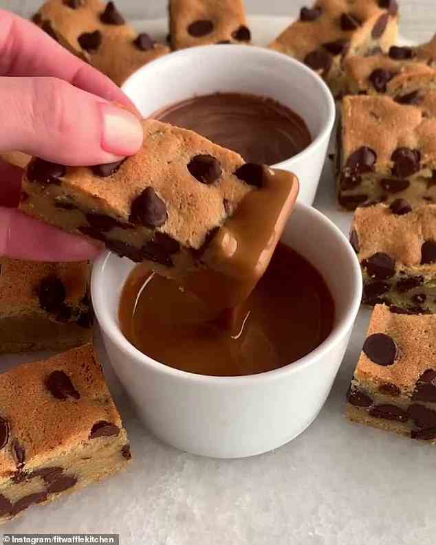 Eine 'berühmte Instagram'-Bäckerin hat ihr einfaches Rezept für dekadente Chocolate Chip Cookie Dippers geteilt - und sie sind perfekt für eine kalte Nacht zu Hause