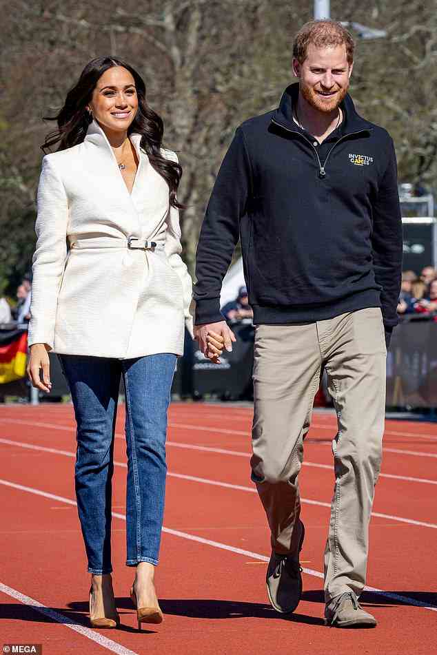 Meghan Markle, 40, die hier mit ihrem Ehemann Prinz Harry bei den Invictus Games in Holland im April abgebildet ist, hat Gerüchte wieder entfacht, dass sie nach ihren Kommentaren zur Abtreibung eine politische Karriere in Betracht ziehen könnte