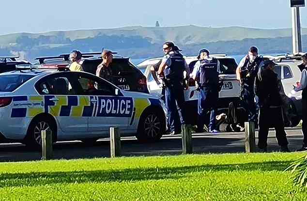 Berichten zufolge wurden mehrere Menschen erstochen, nachdem ein Messer schwingender Mann in Neuseeland Amok gelaufen war