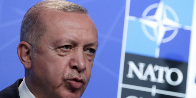 Der türkische Präsident Tayyip Erdogan hält während des NATO-Gipfels am 14. Juni 2021 im Hauptquartier des Bündnisses in Brüssel, Belgien, eine Pressekonferenz ab.