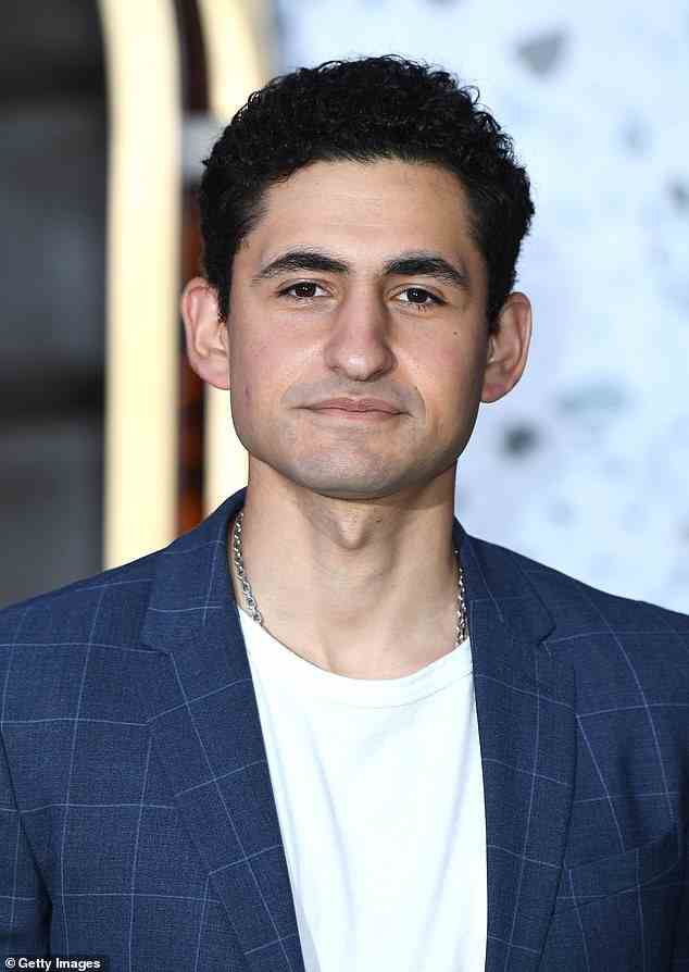 Der britisch-ägyptische Schauspieler Amir El-Masry hat auf Instagram bekannt gegeben, dass er der Besetzung von The Crown beigetreten ist