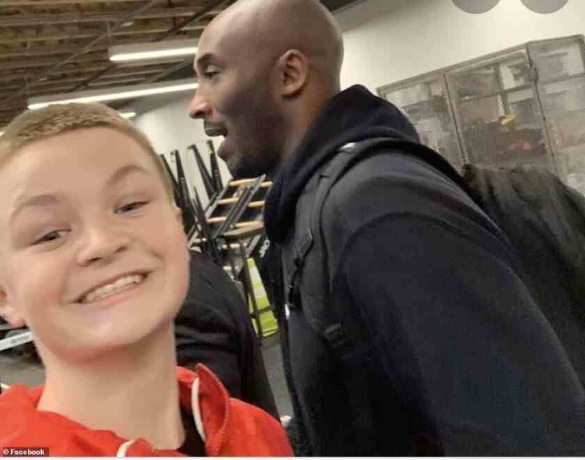 Brady Smigiel, links, war 2020 13, als er dieses Selfie mit Kobe Bryant machte.