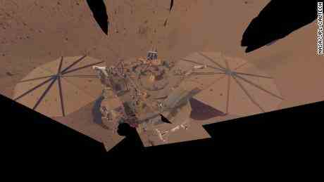 Das letzte Selfie des InSight-Landers auf dem Mars zeigt, warum seine Mission endet