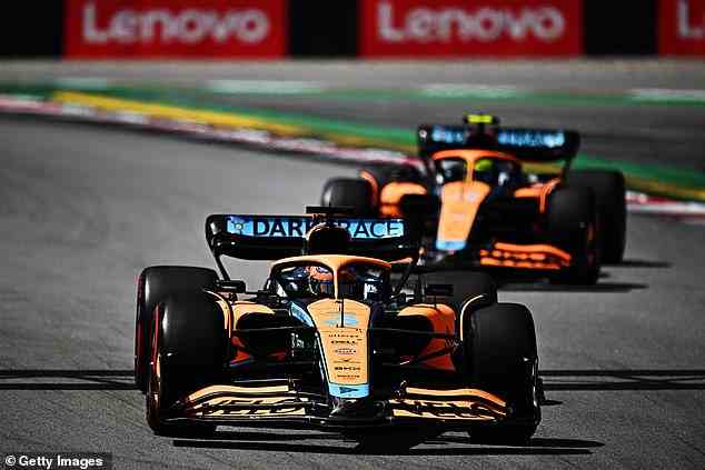Daniel Ricciardo führt das McLaren-Team mit Lando Norris in der Verfolgung beim Großen Preis von Spanien in Barcelona C an