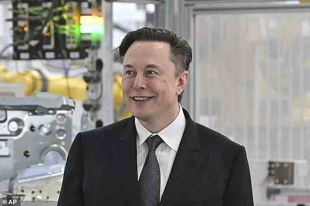 Tesla-CEO Elon Musk, der bei der Eröffnung der Gigafactory in Berlin zu sehen war, musste den Produktionsplan für den Semi mehrfach wegen Problemen bei der Batterieproduktion verschieben.