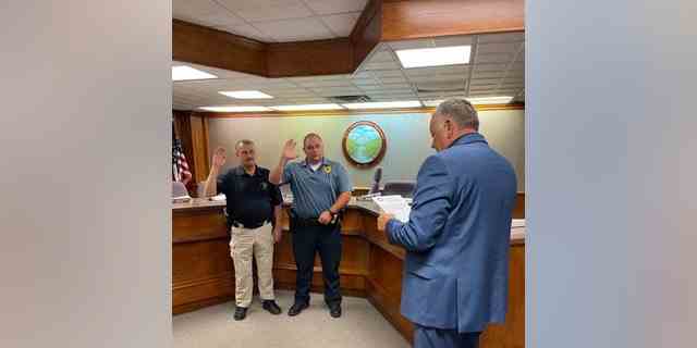 Kapitän Ralph Frasure vom Büro des Sheriffs von Floyd County wurde während seiner Vereidigungszeremonie am 21. Juni 2022 fotografiert. Er wurde am 30. Juni 2022 tödlich erschossen.