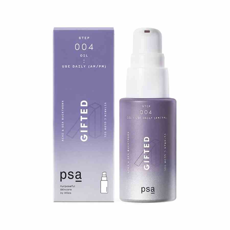 PSA Gifted Acai und Sea Sandthorn Vitamin C Glow Oil Flasche mit Farbverlauf von lila bis grau mit weißem Pumpverschluss und passender Schachtel auf weißem Hintergrund