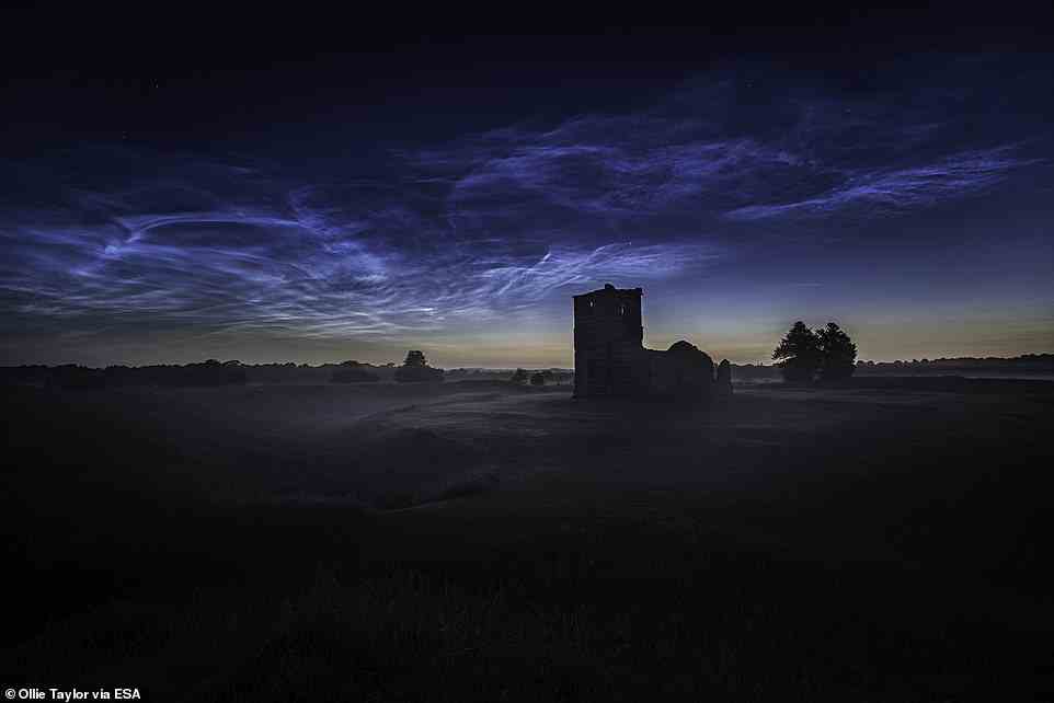 Im Jahr 2020 teilte ein Fotograf in den frühen Morgenstunden ein atemberaubendes Bild des Phänomens, das einer Kirche aus dem 12. Jahrhundert ein gespenstisches Leuchten verlieh (im Bild).