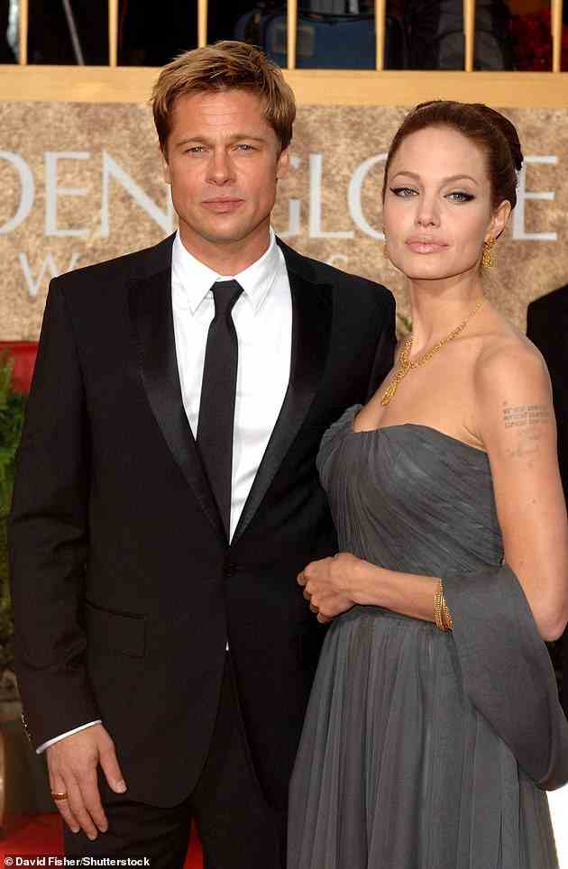 Exen: An anderer Stelle in seinem GQ-Interview gab Brad eine düstere Einschätzung der menschlichen Verfassung ab, als er nach dem Zusammenbruch seiner fünfjährigen Ehe mit der Schauspielerin Angelina Jolie (abgebildet im Jahr 2007) weitergeht.