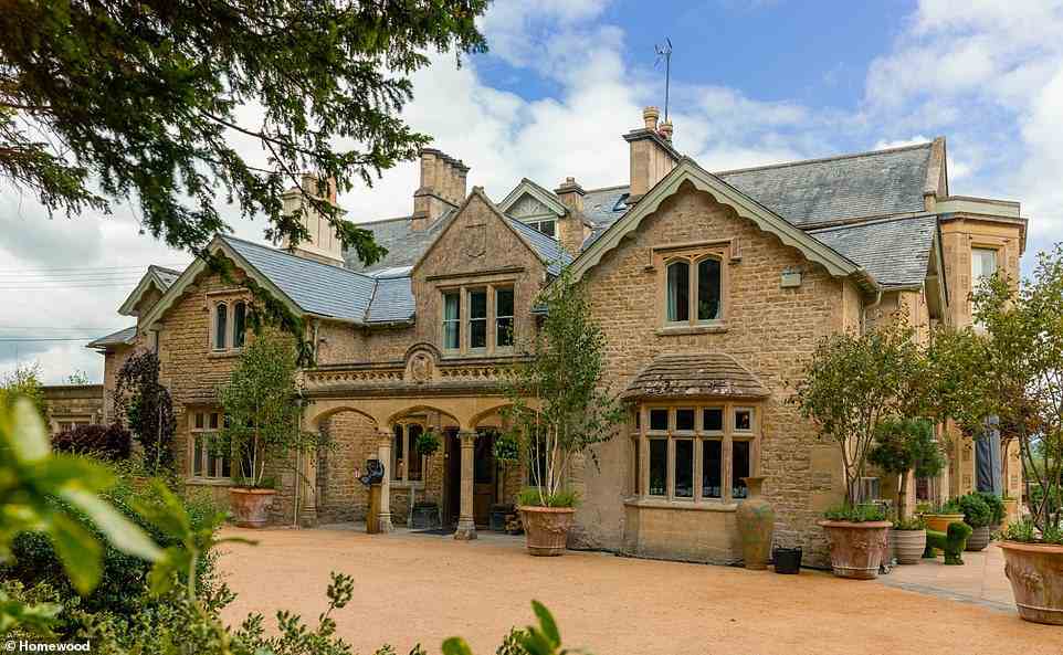 Homewood is located in 'attractive' Avon Valley parkland, close to Bath and the Longleat estate