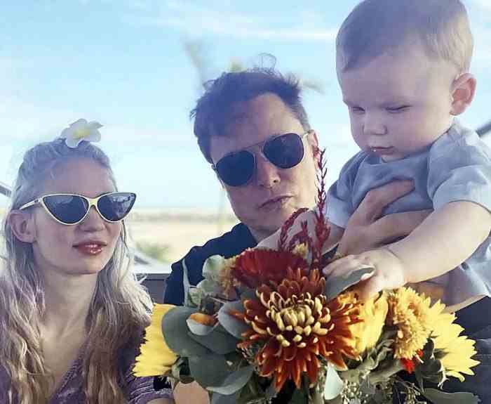 Familienfoto Elon Musk Grimes Elon Musk begrüßte Zwillinge mit Exec Shivon Zilis vor Sohn mit Grimes