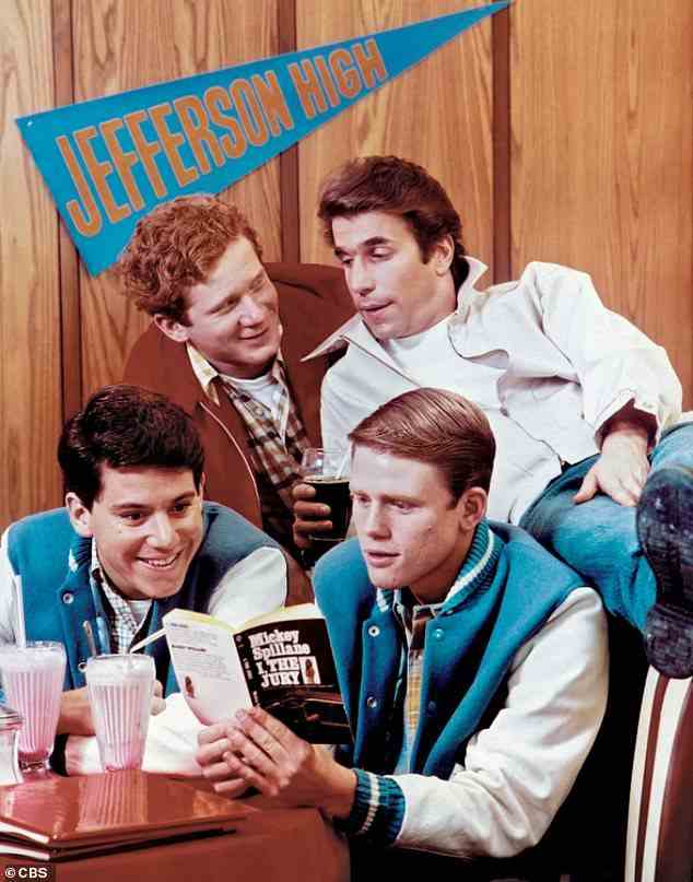 Leichtgläubiger Sänger: Der Dickdarmkrebs-Überlebende wurde zuerst berühmt, als er Warren „Potsie“ Weber in der ABC-Varieté-Show „Love, American Style“ porträtierte, gefolgt von allen 11 Staffeln der CBS-Sitcom „Happy Days“ von 1974 bis 1984