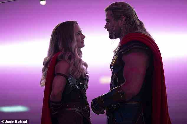 Die Schauspielerin, die nicht im dritten Thor-Film auftrat und seit 2013 nicht mehr im MCU war, gab kürzlich zu, dass sie sich am Set wie eine Art „Außenseiterin“ fühlte