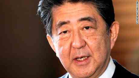 Wer war der frühere japanische Premierminister Shinzo Abe?