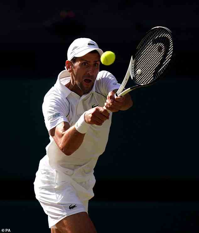 Novak Djokovic trifft bei seinem Viersatzsieg gegen Nick Kyrgios im Finale von der Grundlinie