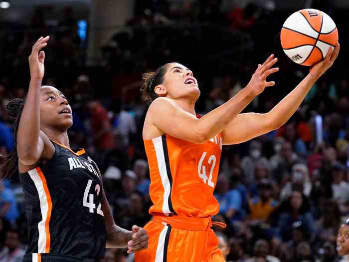 Kelsey Plum im WNBA All-Star Game 2022, in dem sie zum MVP ernannt wurde.
