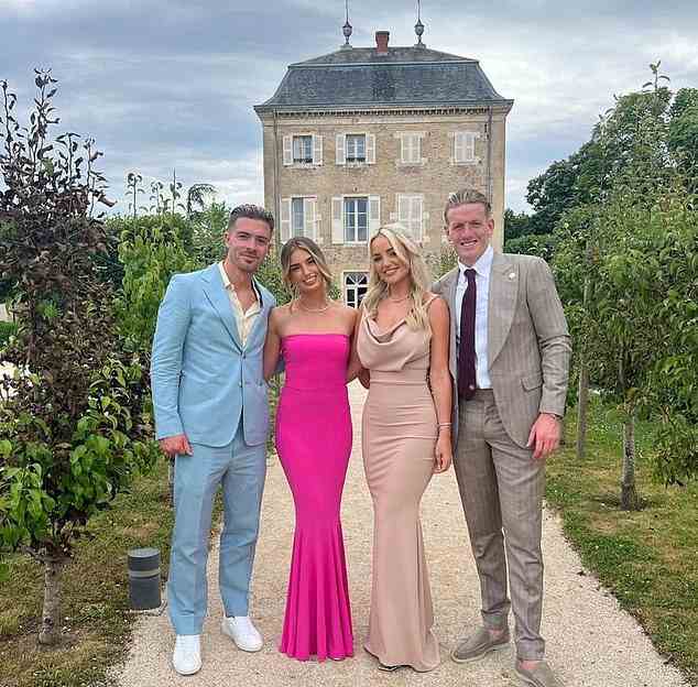 Grealish und seine Partnerin Sasha Attwood nahmen an Harry Maguires malerischer Hochzeit in Frankreich teil