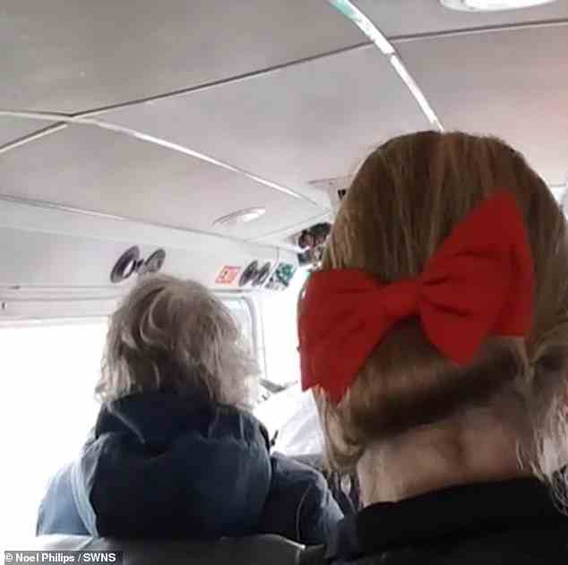 Das Video zeigt das Innere des Flugzeugs, das bis zu acht Passagiere befördern kann und zweimal täglich mit Loganair fliegt