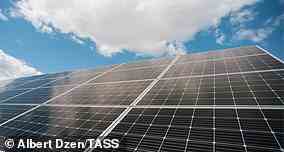 Sonnenkollektoren wandeln Sonnenenergie in elektrische Energie um (Archivbild)