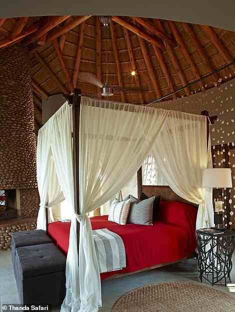 Das Schlafzimmer der Bush Villa in der Thanda Safari Lodge