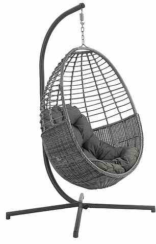 Abgebildet: Naples Hanging Egg Chair in Grau, £599, von Rattan Direct