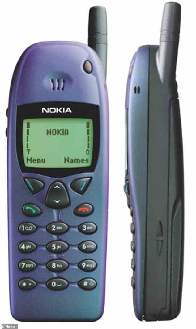 Snake wurde von der finnischen Firma Nokia für ihr monochromes 6110-Telefon (im Bild) eingeführt und 1977 von Taneli Armanto programmiert