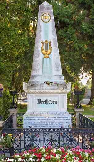 Eine neuntägige Odyssey Traveler Tour durch Deutschland und Österreich feiert das Leben Beethovens.  Oben ist das Grab des Komponisten in Wien