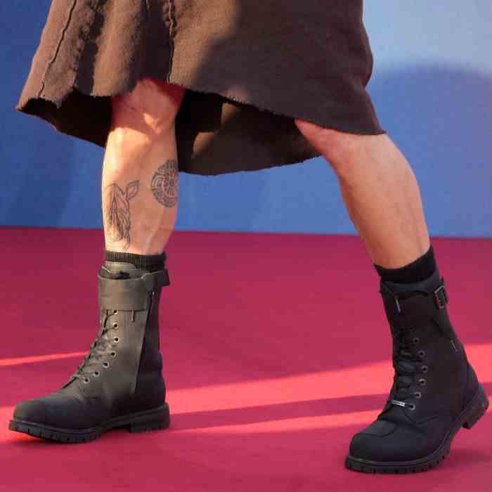 Brad Pitt zeigt Tattoos 3