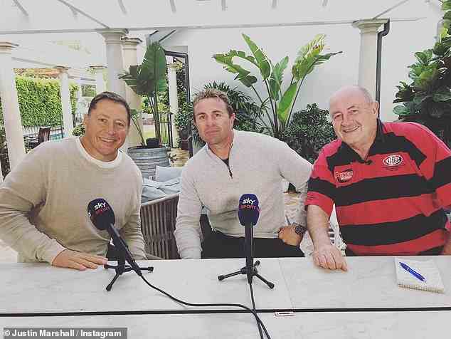 Justin Marshall (Mitte) macht einen Podcast mit dem ehemaligen Wallabies-Star Phil Kearns (links) und dem neuseeländischen Kommentator Grant Nisbett