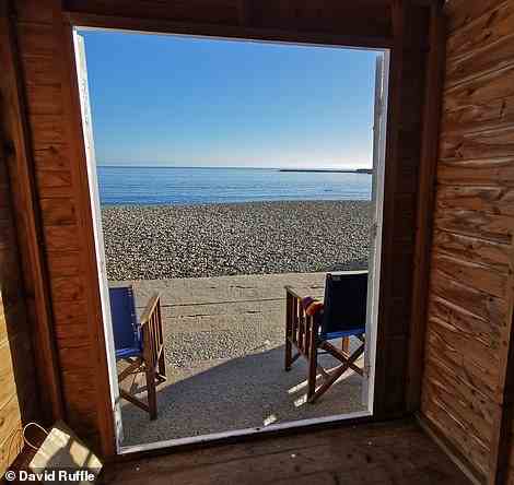 Die Strandhütten bei Lyme Regis können tageweise (ab ca. £12), wochenweise oder sogar jährlich gemietet werden