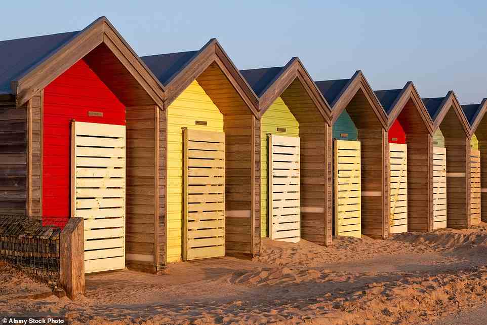 Gute Idee: Die farbenfrohen Hütten in Blyth in Northumberland (im Bild) können ab 40 £ pro Tag gemietet werden