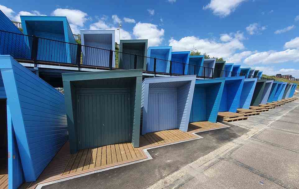 Designfans werden diese neuen, modernen Hütten mit eckigen Formen, die in Lowestoft gebaut werden, vielleicht bevorzugen