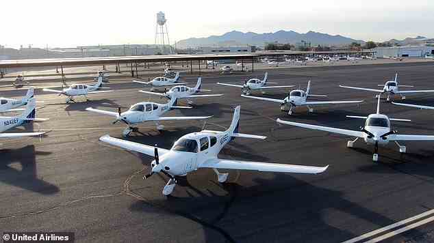 United plant, 25 hochmoderne Cirrus Trac SR-20-Trainingsflugzeuge zur aktuellen Flotte der Akademie von 25 hinzuzufügen (oben)