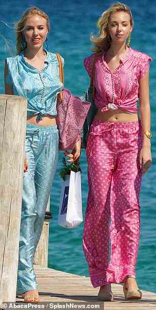 Die Prinzessinnen Carolina und Chiara sahen stilvoll aus, als sie in St. Tropez herauskamen