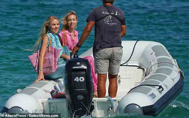Die Prinzessinnen teilen ihre Zeit zwischen Italien, Monaco, Paris und St. Tropez auf und genießen dank des Reichtums ihrer Familie ein luxuriöses Leben