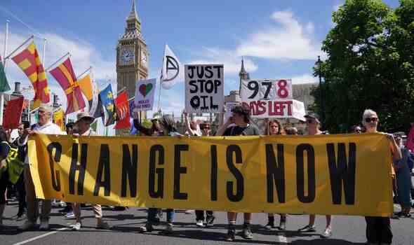 Massenprotest auf dem Londoner Parliament Square