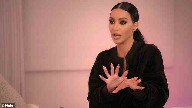 Schwierig: Kim sprach kürzlich im Finale von „The Kardashians“ über ihre gescheiterte Ehe und sagte: „Wenn die Leute wüssten, wie meine Beziehung wirklich war, würden sie meiner Meinung nach so sein. "Wie hat das so lange gedauert?"'