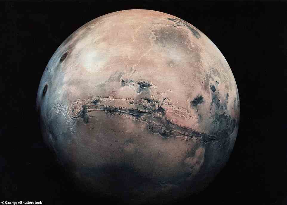 Die massiven Valles Marineris des Roten Planeten, die sich über fast ein Viertel des Planetenumfangs erstrecken, sind oben (Mitte) auf diesem Bild aus der Granger-Sammlung zu sehen