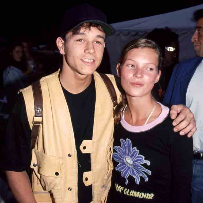 Kate Moss sagte, sie habe sich während des Calvin-Klein-Shootings 1992 mit Mark Wahlberg „verwundbar“ und „ängstlich“ gefühlt