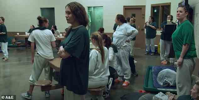 Das Gefängnis von Clark County erlaubte A&E, seine Reality-TV-Show 60 Tage in den männlichen und weiblichen Flügeln zu filmen.  Im Bild: Ein Bild aus der Reality-Show im Jahr 2016