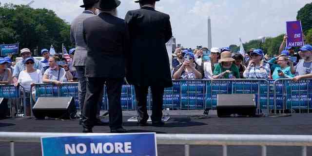 Menschen besuchen die "Keine Angst: Kundgebung in Solidarität mit dem jüdischen Volk" in Washington, 11. Juli 2021, gemeinsam gesponsert von der Allianz für Israel, der Anti-Defamation League, dem American Jewish Committee, B'nai B'rith International und anderen Organisationen.