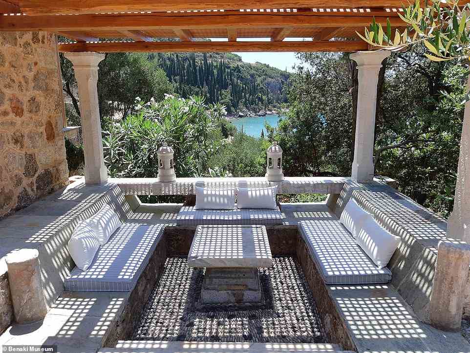 Die Villa von Leigh Fermors kann im Sommer gemietet werden, ist aber an bestimmten Wochentagen auch für die Öffentlichkeit zugänglich