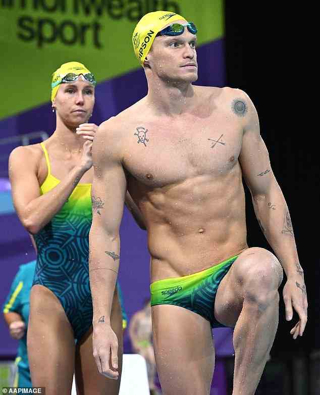 Das goldene Mädchen Emma McKeon (Bild links) ist jetzt mit dem zum Schwimmer gewordenen Popstar Cody Simpson (rechts) zusammen - McKeon war 2021 kurz mit Chalmers zusammen