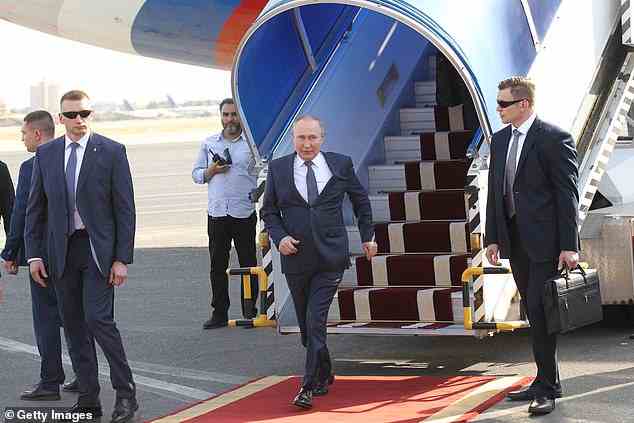 Der russische Präsident Wladimir Putin steigt Anfang dieses Monats während der Begrüßungszeremonie in Teheran aus seinem Präsidentenflugzeug