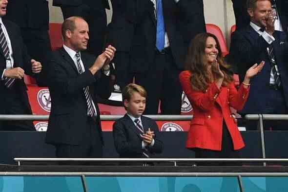 Prinz George mit Kate und William im Wembley-Stadion 