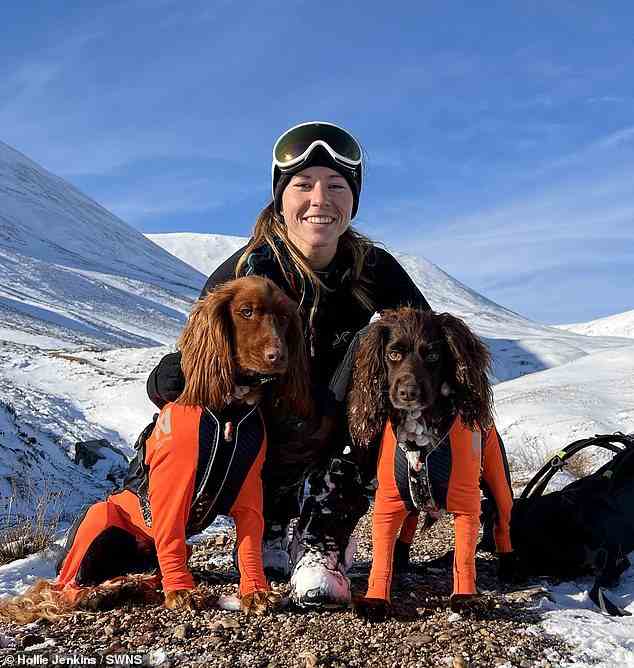 Dynamisches Duo!  Hollie Jenkins, 26, aus Edinburgh, bringt ihre geliebten Welpen mit, wenn sie wild zeltet und durch Schottland wandert, und gibt ihnen sogar ihre eigenen Schlafsäcke