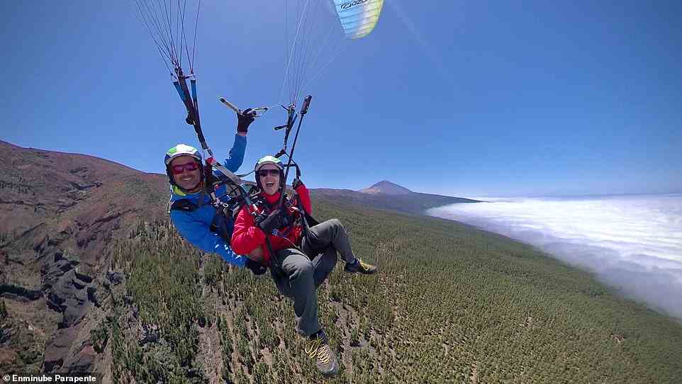 Carlton Reid (right) went paragliding over Tenerife's Teide National Park with Roij Borja (left) of the Enminube Parapente paragliding company. Mount Teide can be seen in the background