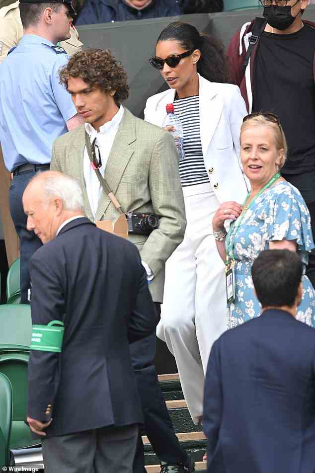 Familie: Am Freitag sah Boris Beckers Entfremdung mit Lilly Becker, 45, in bretonischen Streifen und einem weißen Anzug schick aus, als sie mit seinem Sohn Elias Balthasar, 22, am fünften Wimbledon-Tag teilnahm
